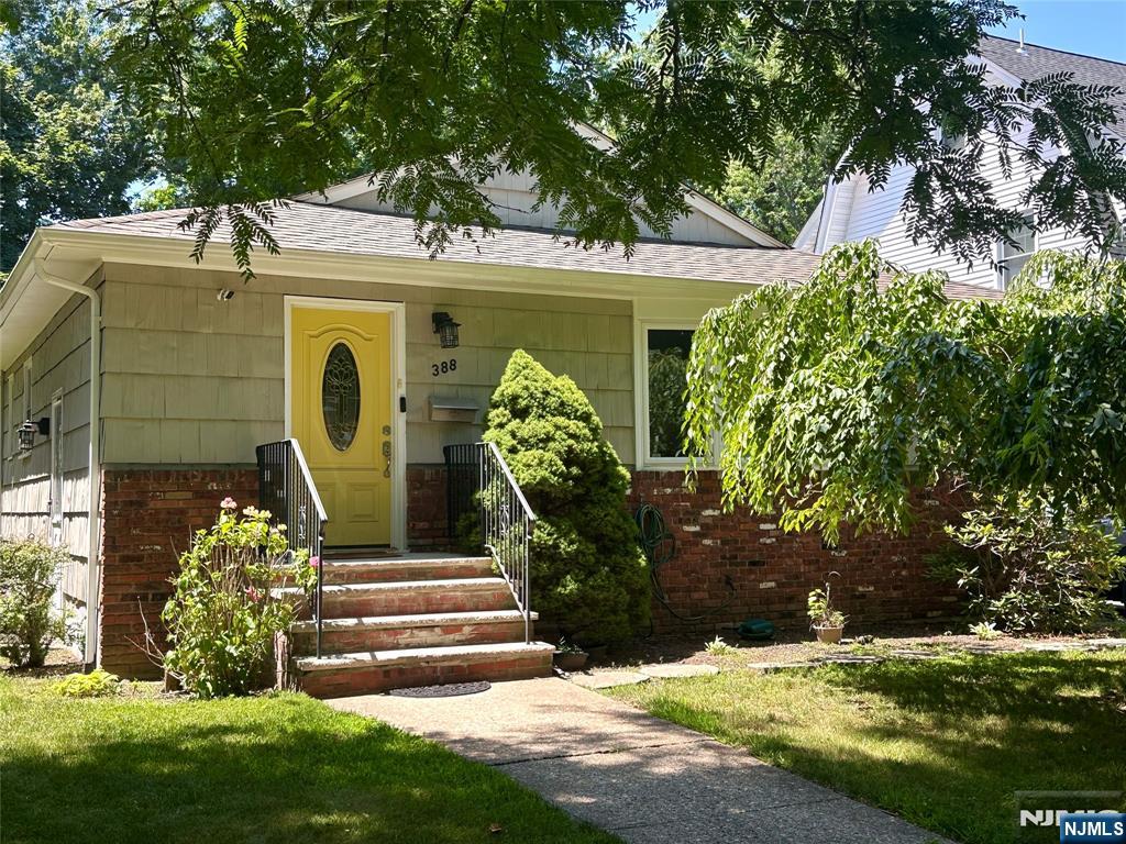 388 Irving - Photo 2