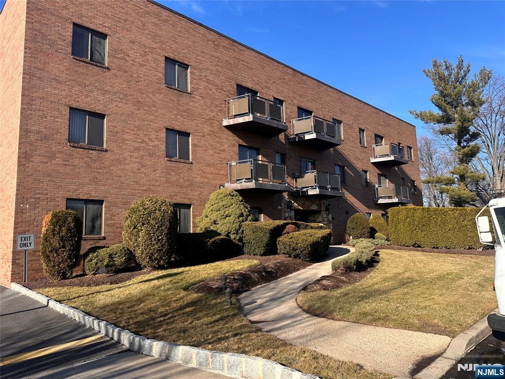 279 Clark Street C3 - Photo 1