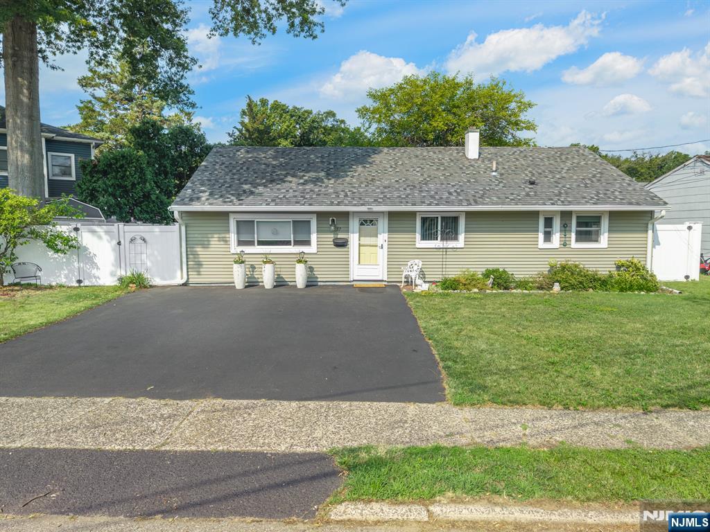 57 Meakin Ave, Rochelle Park, NJ 07662