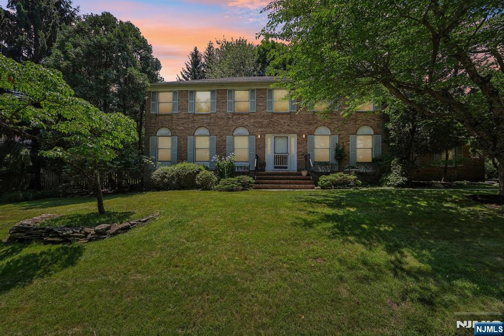 95 Turret St, Park Ridge, NJ 07656