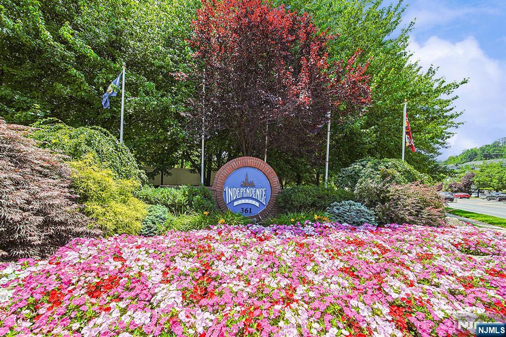 1st image of 306 Smith Ct #R306, Edgewater, NJ 07020 | MLS# 26024962
