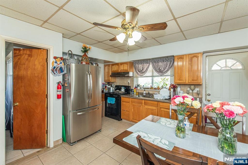 1029 19th Street - Photo 2