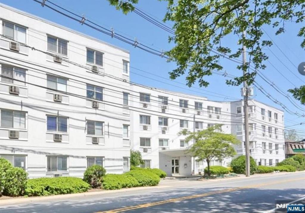 333 Grand Ave #3M, Palisades Park, NJ 07650