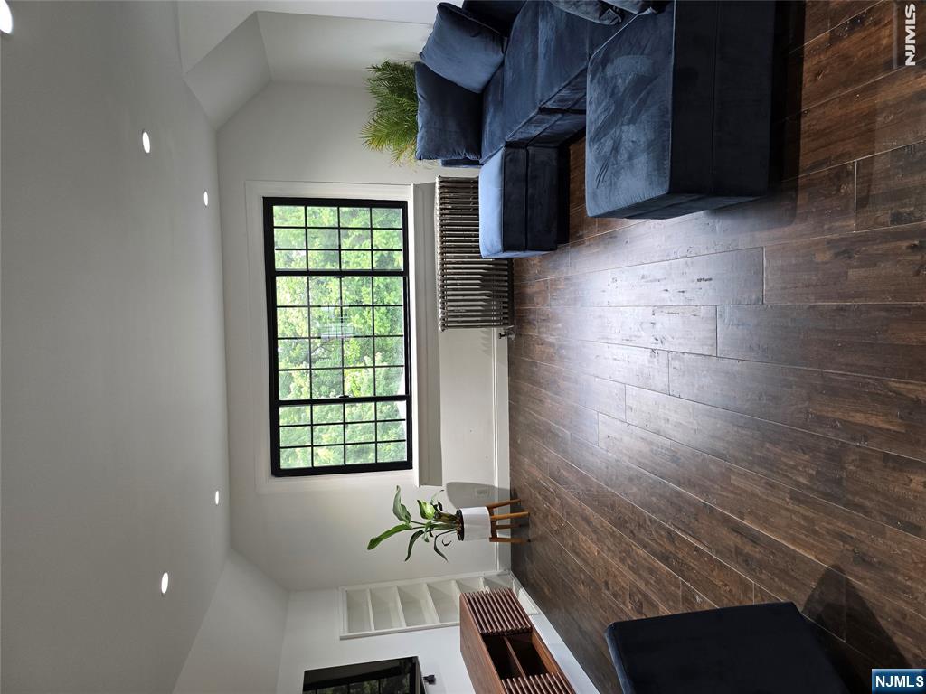 83 Rollins Avenue 2 - Photo 4