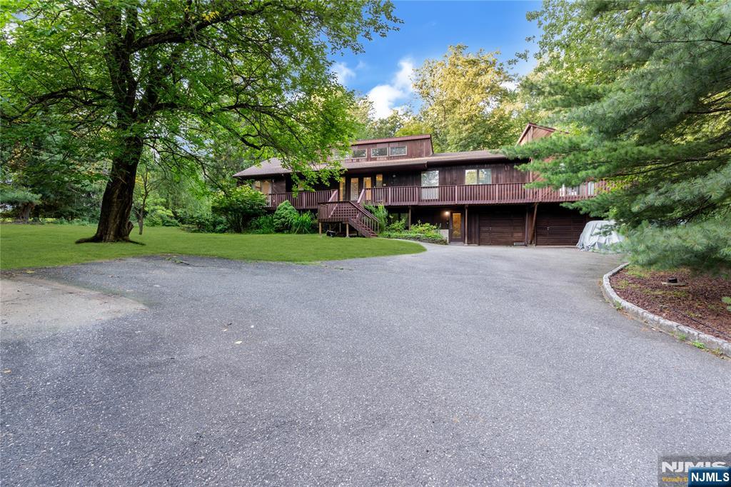 3 Bluefield Ct, Hillsdale, NJ 07642
