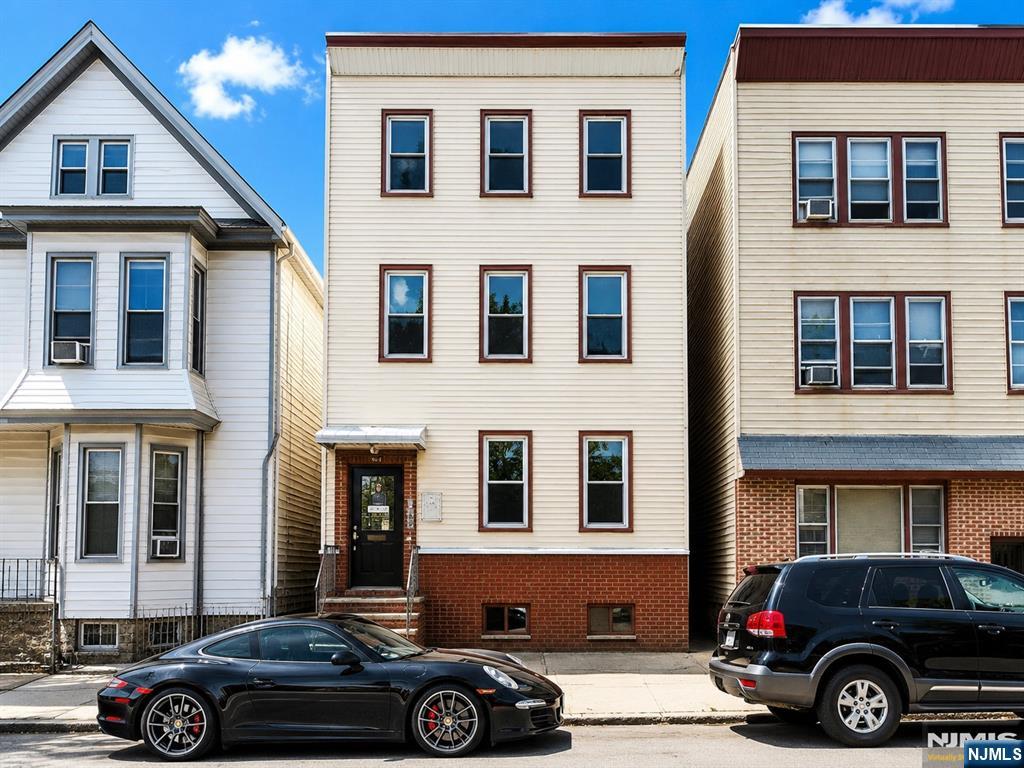 422 John Street 3 - Photo 1