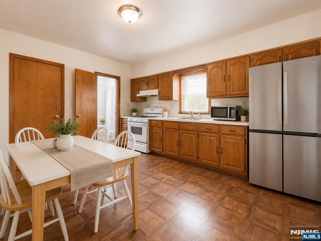 422 John Street 3 - Photo 5
