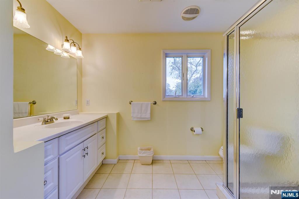 52 Ashburn Road — photo 43
