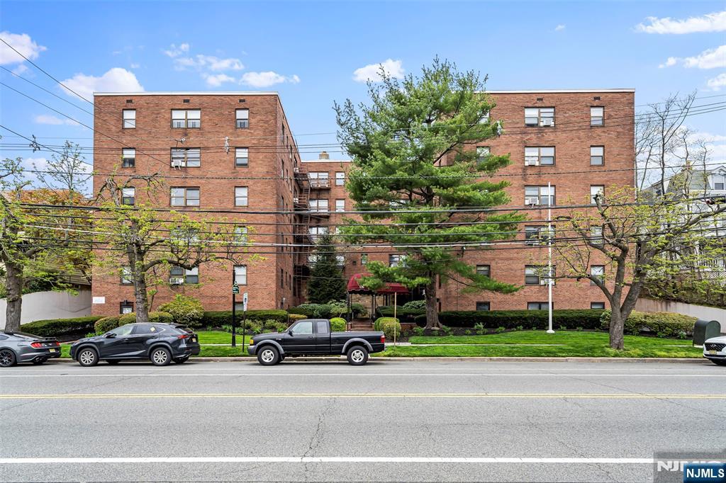 130 Orient Way #4F, Rutherford, NJ 07070