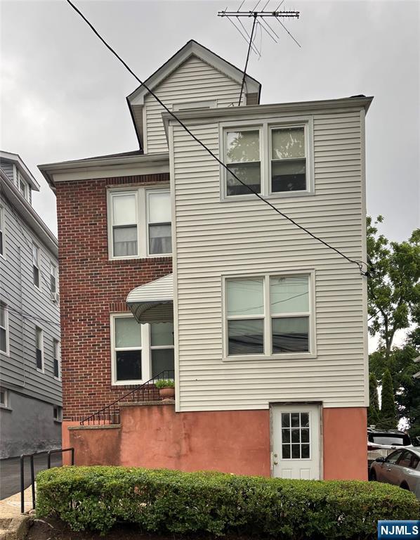 100 Hancox Avenue - Photo 3
