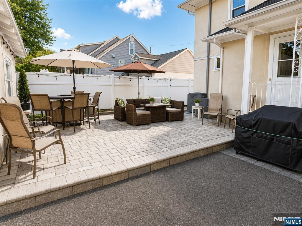 5 Madison Hts, Wyckoff, NJ 07481