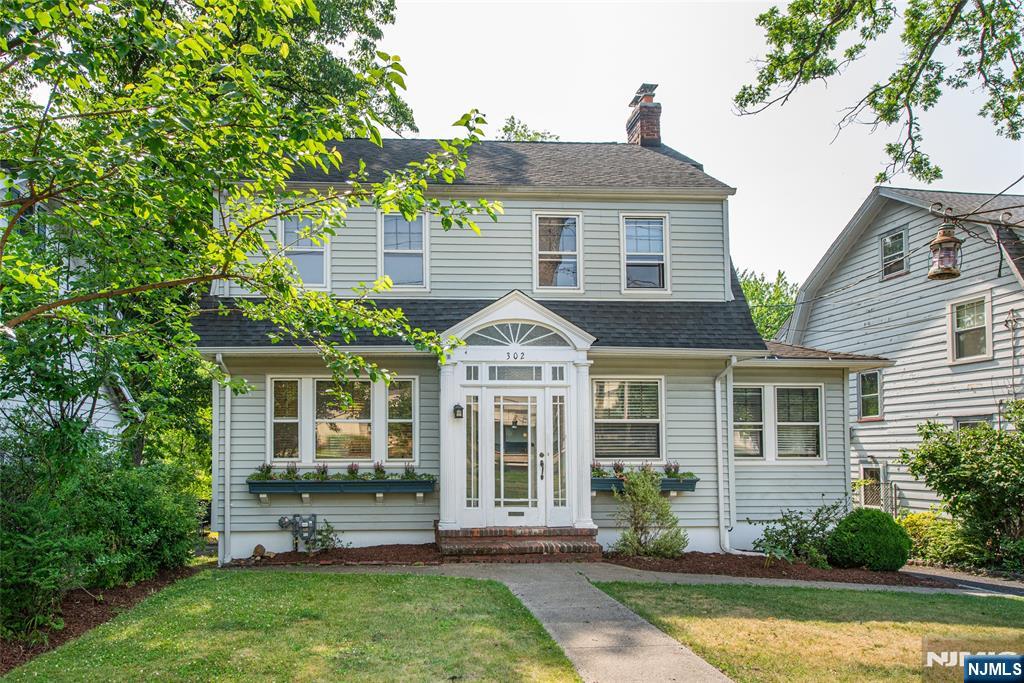 302 Gregory Avenue - Photo 1