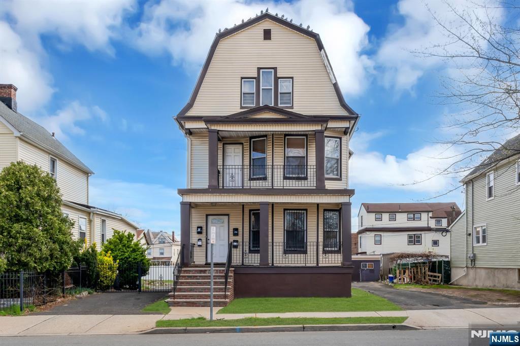202 Sanford Street - Photo 1