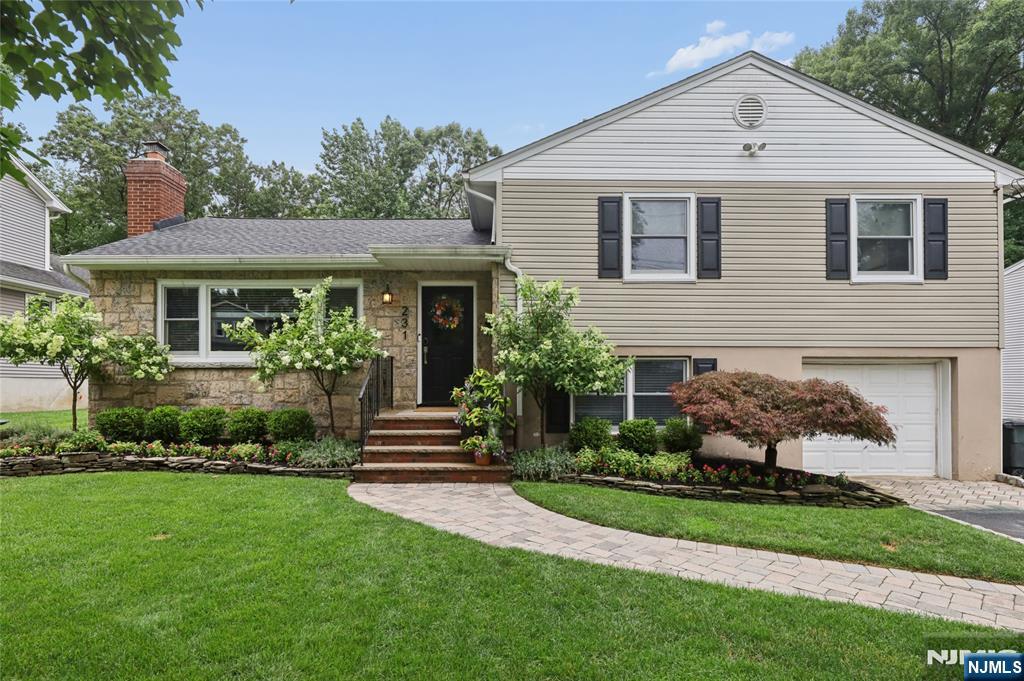 231 Canterbury Drive - Photo 1
