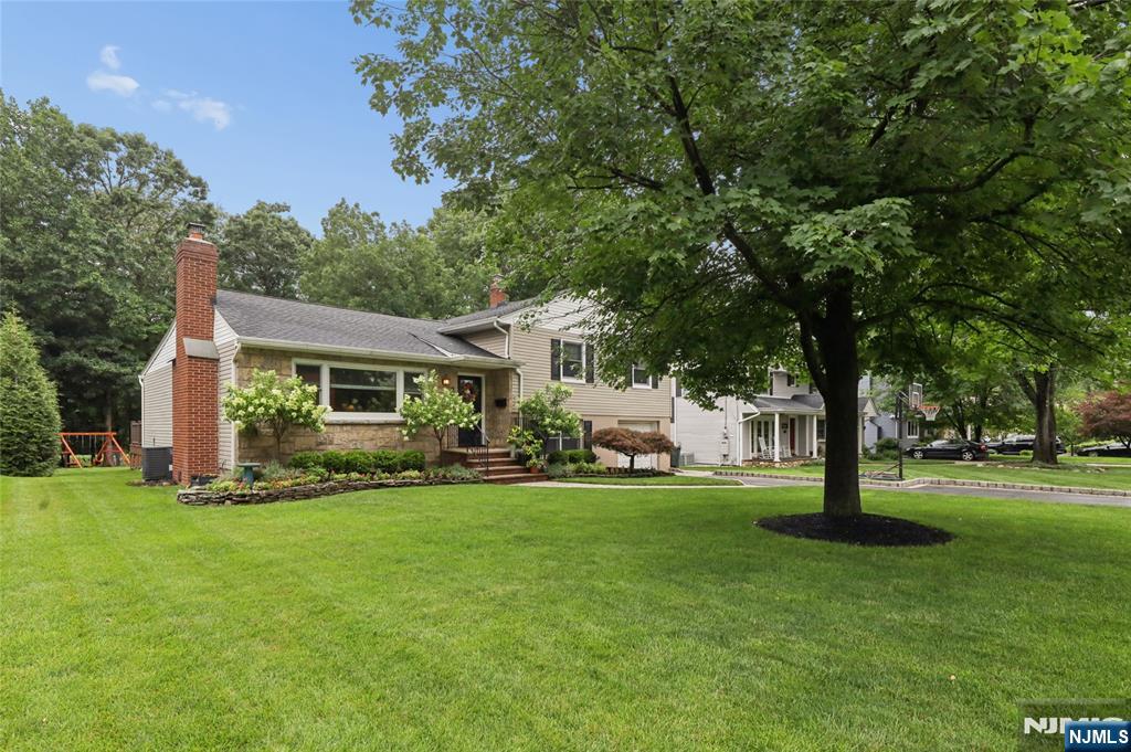 231 Canterbury Drive - Photo 2