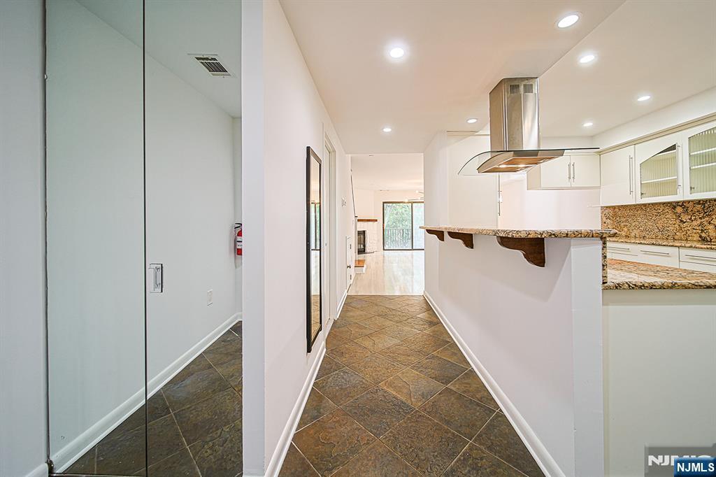 3 Whitman Court 1203 - Photo 2