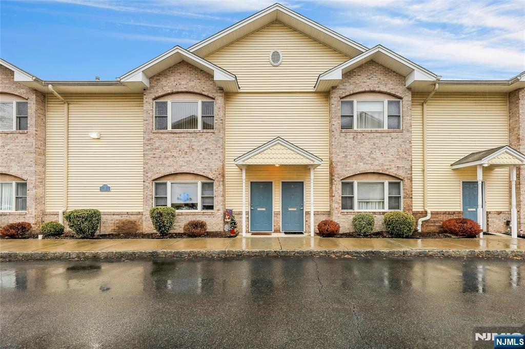 520 Victor St #8, Saddle Brook, NJ 07663