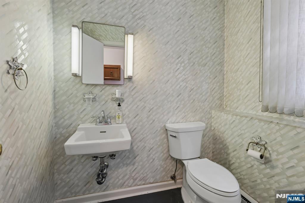 270 Midwood Road — photo 13