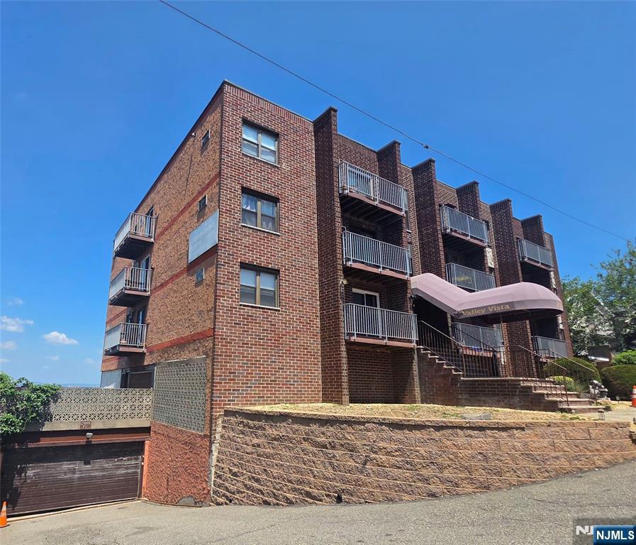201 12th St #19, Palisades Park, NJ 07650