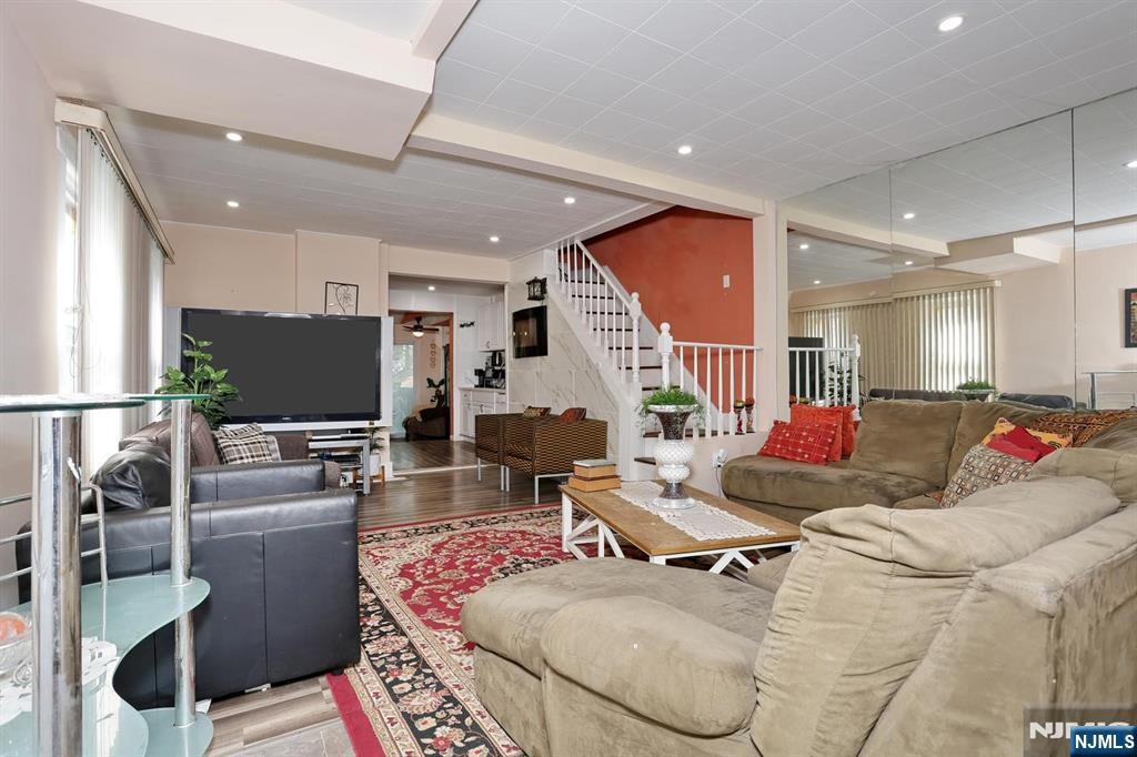 150 Pleasant - Photo 4