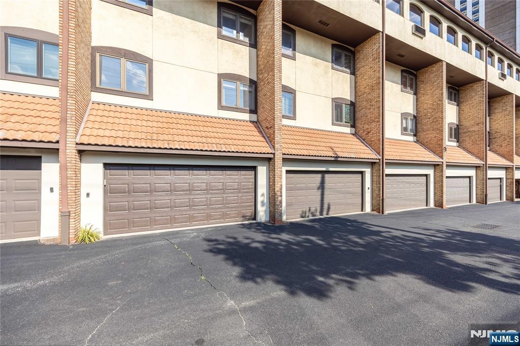 300 Gorge Rd #8, Cliffside Park, NJ 07010