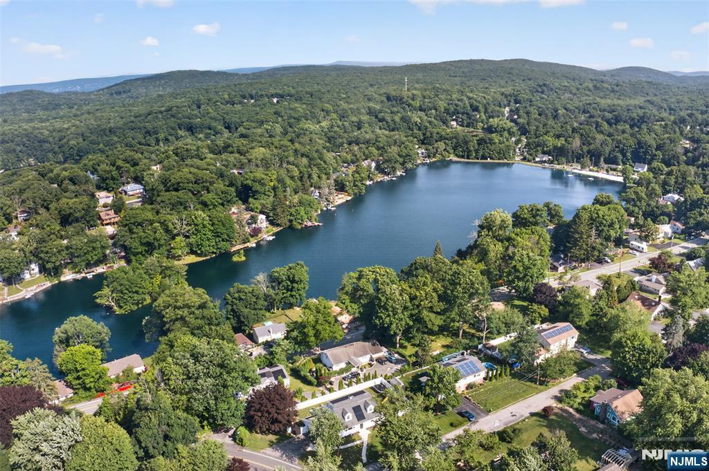 53 Lakeview Drive - Photo 3