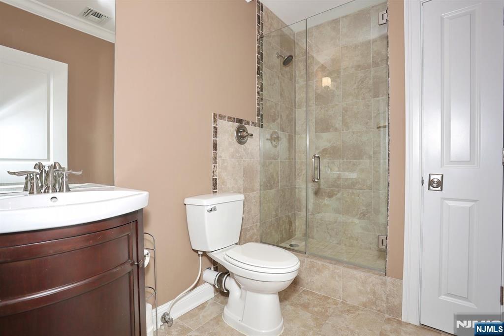 39 Burton Avenue — photo 48