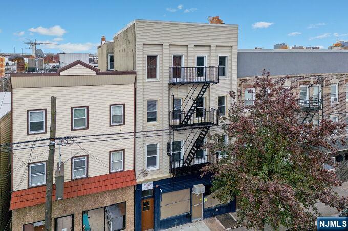 743 Harrison Avenue 5 - Photo 2