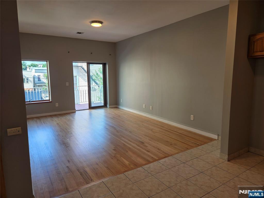 513 25th - Photo 3