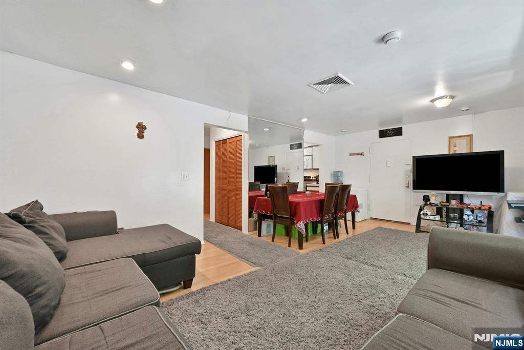 15 Presidential Dr #15, Englewood, NJ 07631