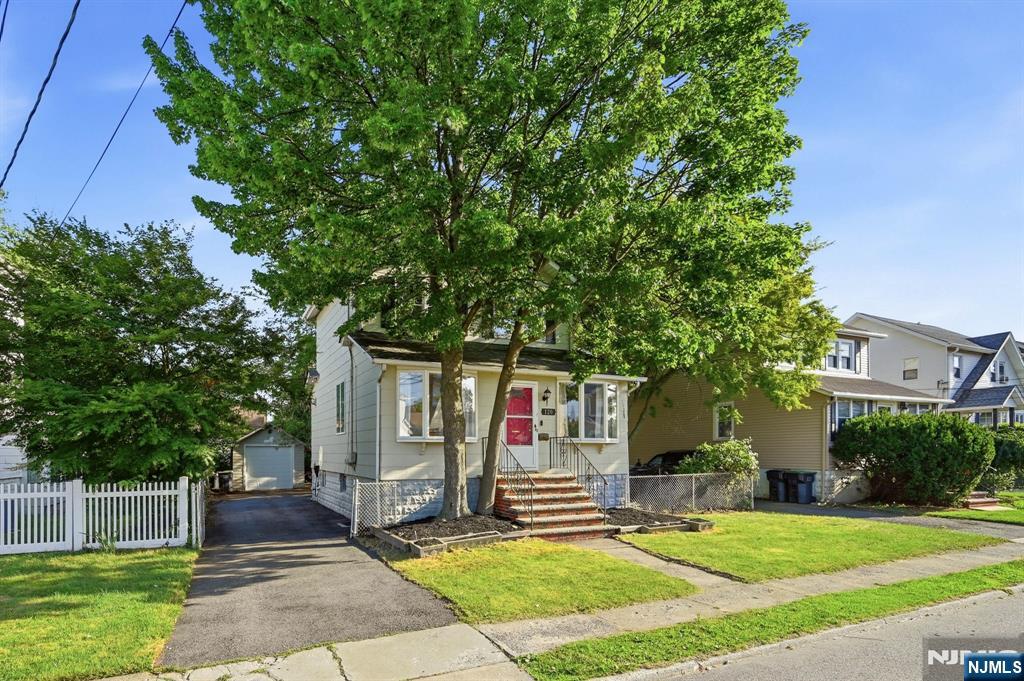 120 Johnson Ave, Bergenfield, NJ 07621