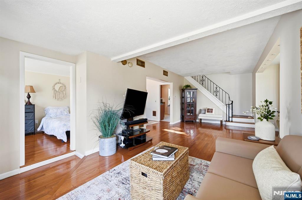 120 Johnson Avenue - Photo 4