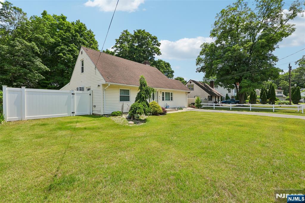 35 Spruce Road - Photo 2