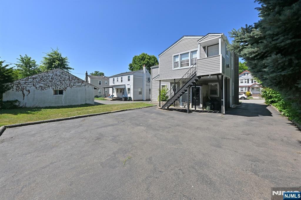 15-11 Parmelee Ave, Fair Lawn, NJ 07410