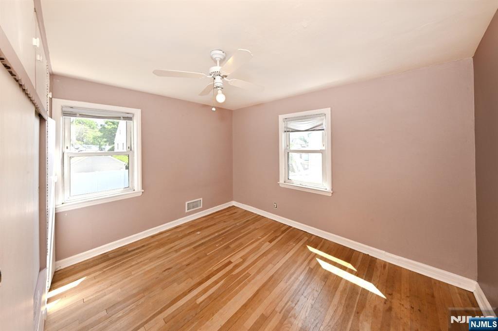 15-11 Parmelee Ave, Fair Lawn, NJ 07410