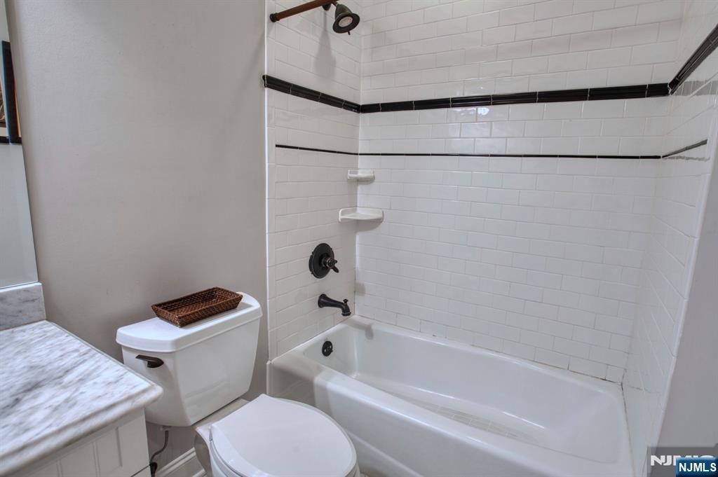 20 Wayne Avenue — photo 9