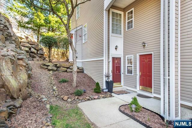 102 Lakeview Court - Photo 2