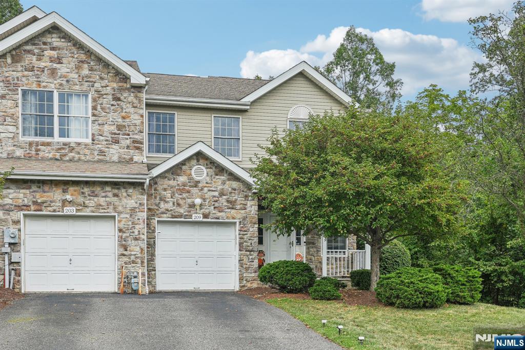 209 Raymound Boulevard - Photo 1