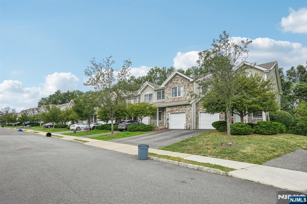 209 Raymound Boulevard - Photo 2