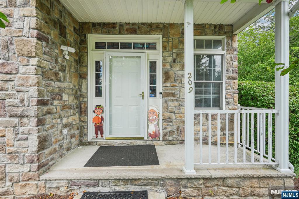 209 Raymound Boulevard - Photo 3