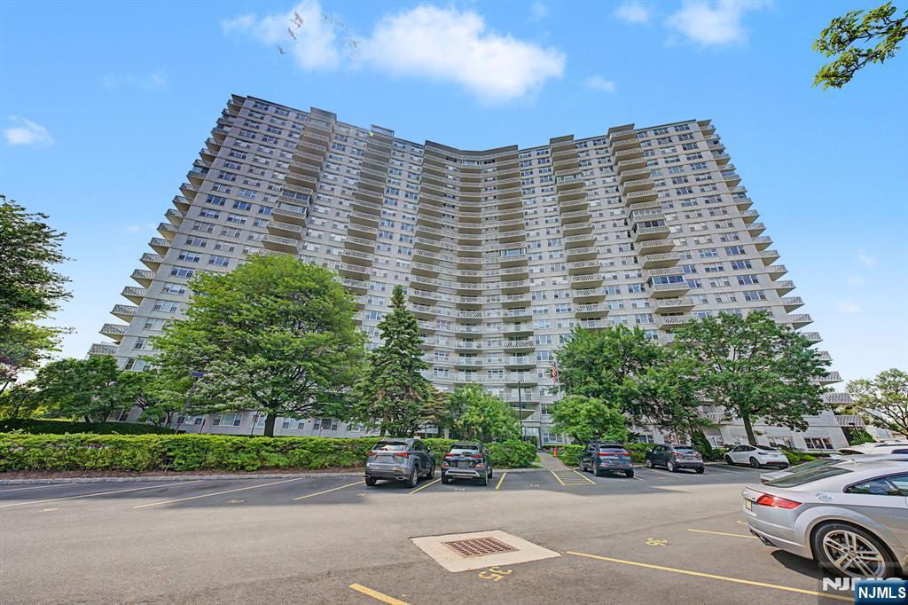 2000 Linwood Ave #10R, Fort Lee, NJ 07024
