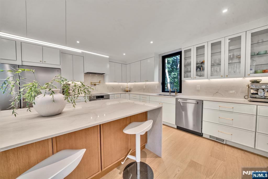160 Beacon Street — photo 18