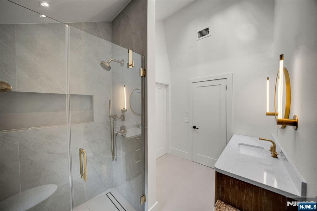 160 Beacon Street — photo 37