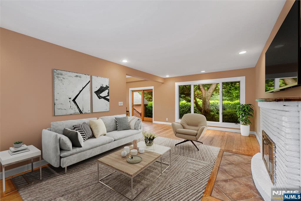 574 Chestnut St, Twp Of Washington, NJ 07676