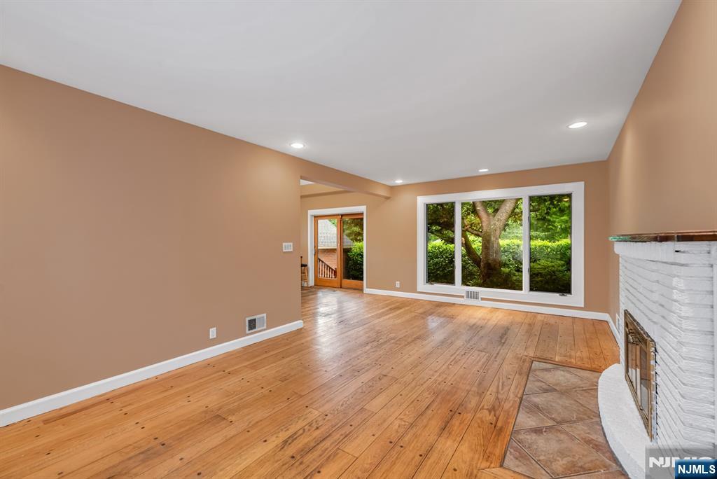 574 Chestnut Street - Photo 4