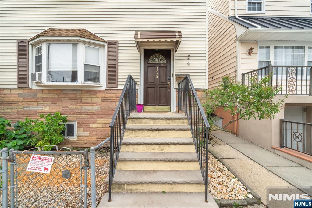 152 Devon Terrace - Photo 2