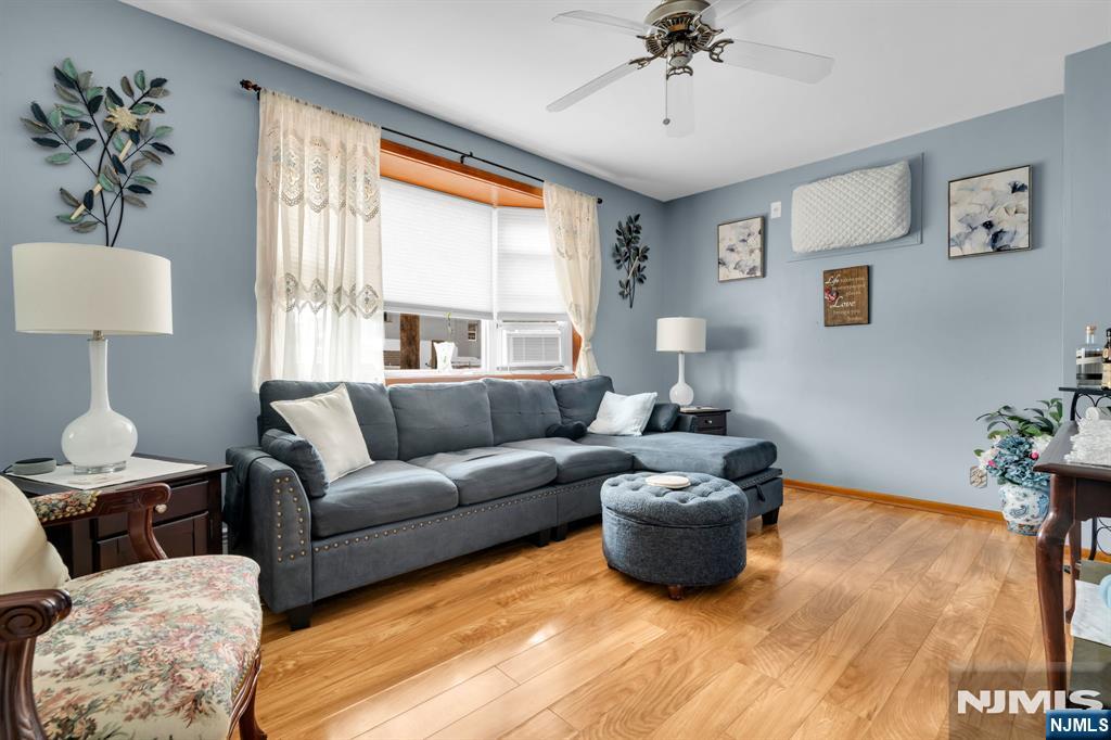 152 Devon Terrace - Photo 3