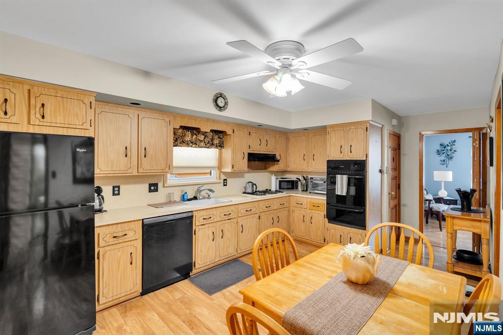 152 Devon Terrace - Photo 5