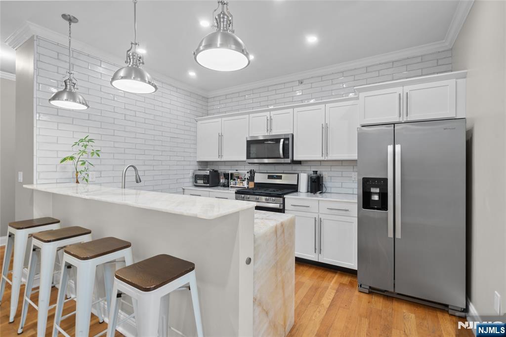 5501 Hudson Avenue 407 - Photo 1