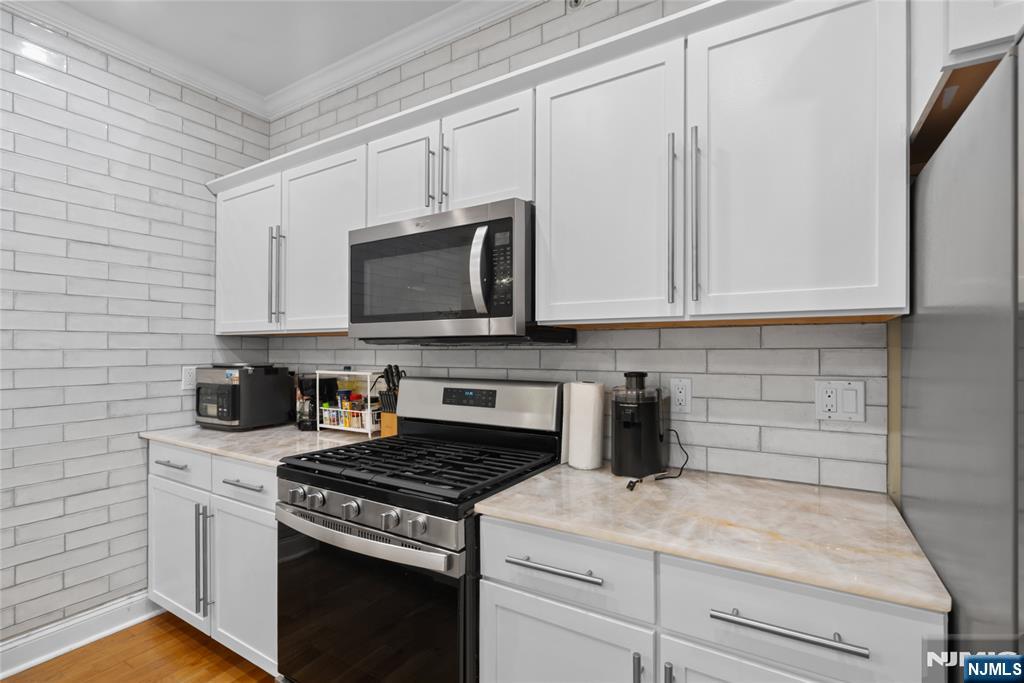 5501 Hudson Avenue 407 - Photo 2